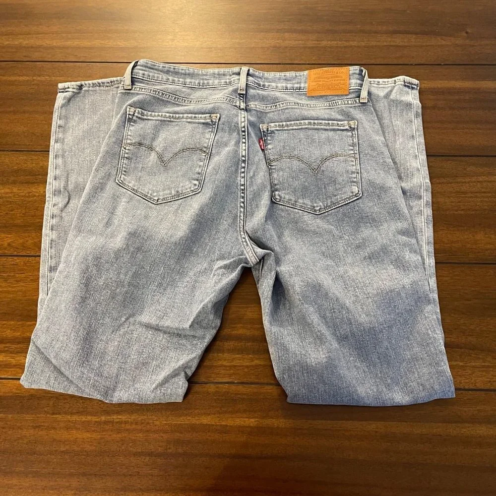 NWT Levis 21 High Rise Skinny Women's Jeans in Soho Way - Light Wash new